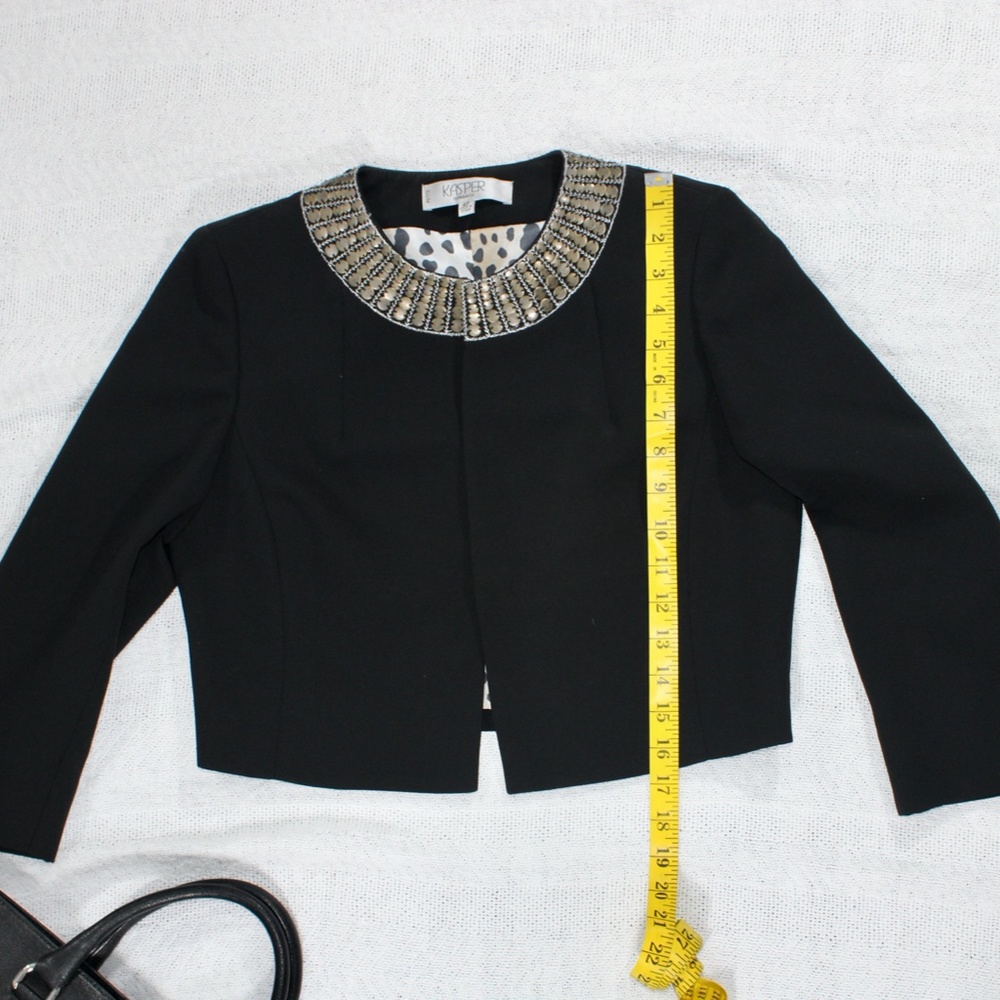 GORGEOUS Cropped Collarless Embellished Ja… - Picture 4 of 5